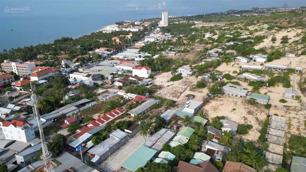 Bán 4000m2 view biển hàm tiến, khu trung tâm. giá chỉ 2,x triệu/m2