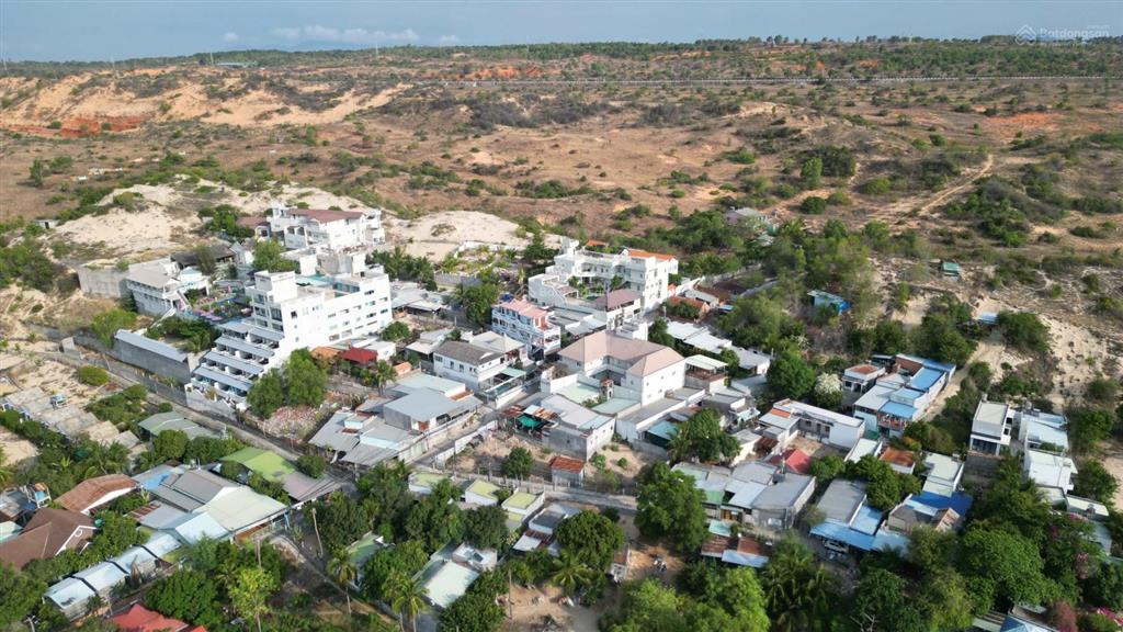 Bán 4000m2 view biển hàm tiến, khu trung tâm. giá chỉ 2,x triệu/m2