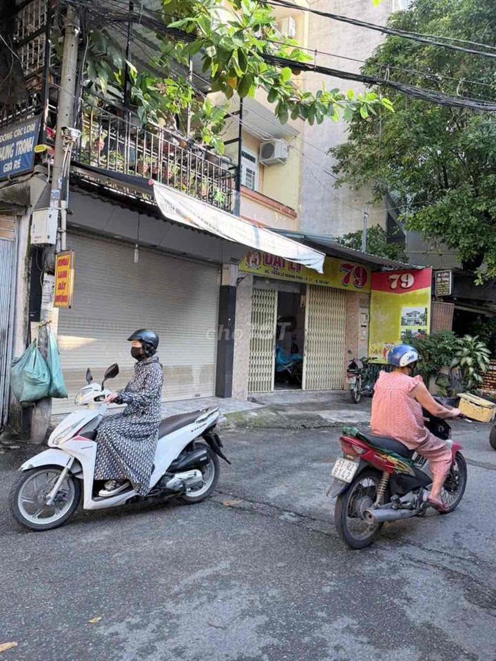 bán nhà mặt tiền hẻm xe tải. DT:4,2 x 16. đang kinh doanh buôn bán: