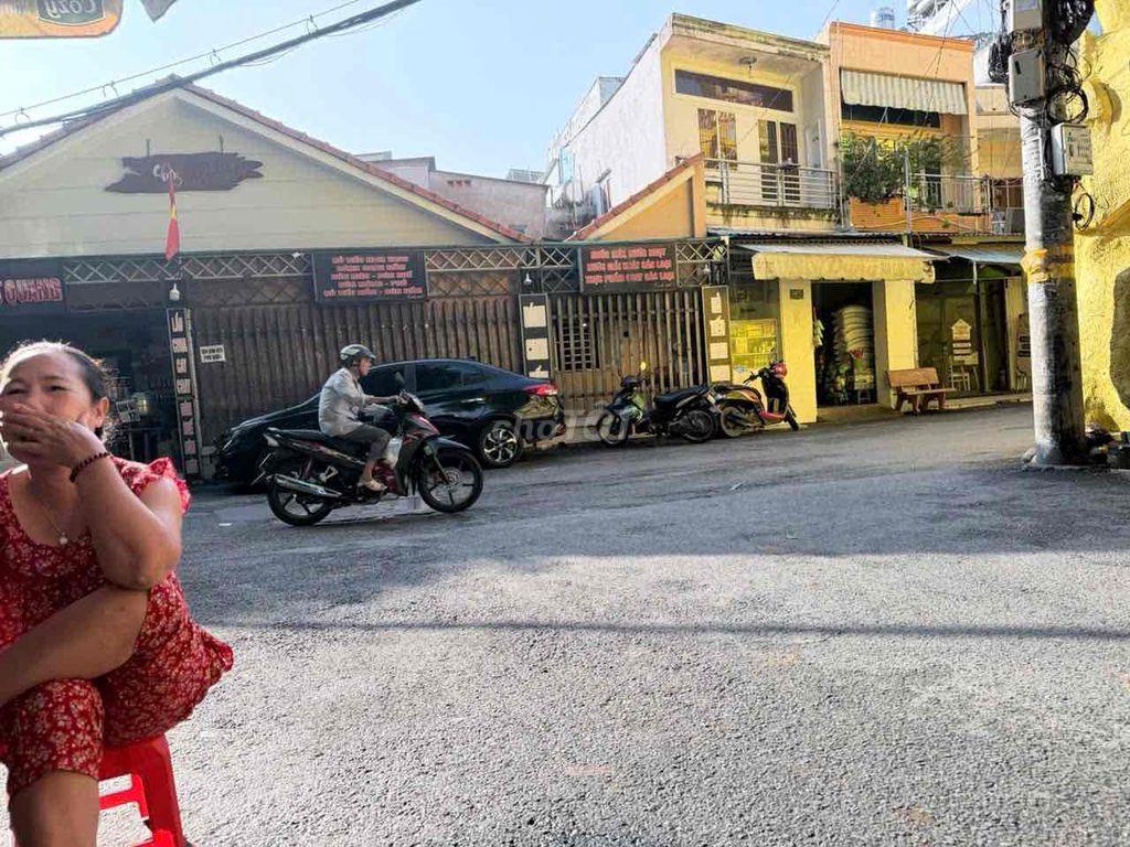 bán nhà mặt tiền hẻm xe tải. DT:4,2 x 16. đang kinh doanh buôn bán:
