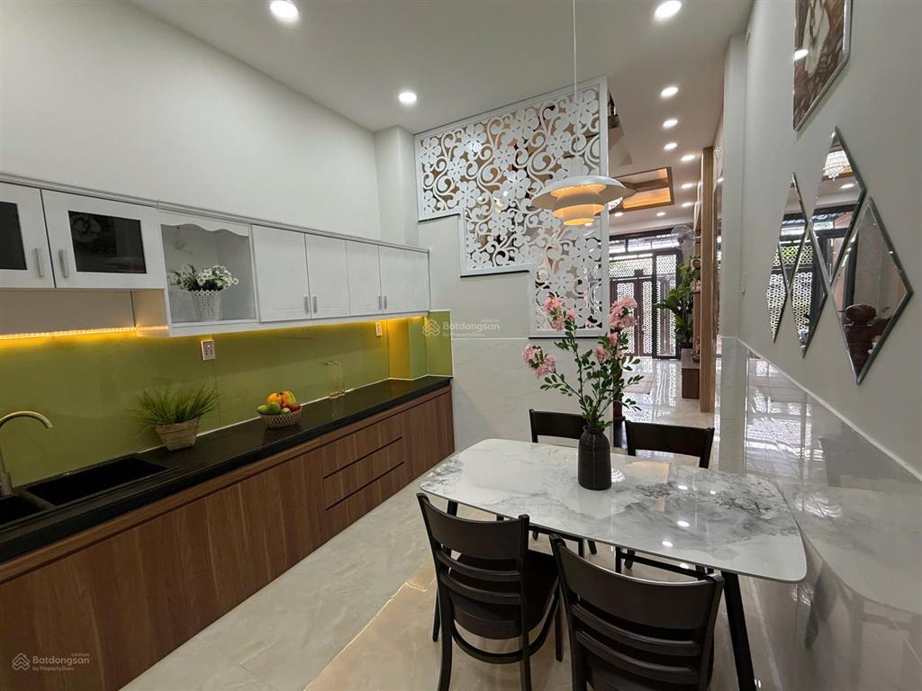Bán nhà mặt phố tại bình đông 3 lầu siêu phẩm view sông