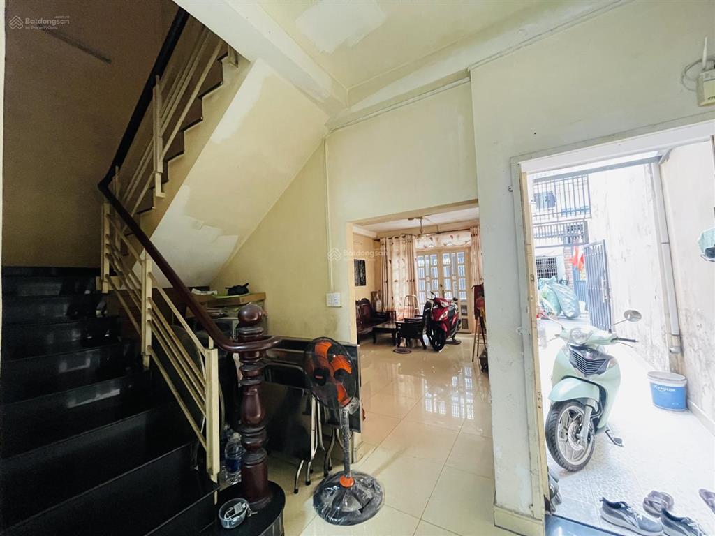 Bán nhà chính chủ lâu đời ngang 6m sau căn mặt tiền kinh doanh giá 192tr/m2