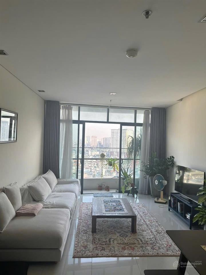 Bán căn hộ 1 phòng ngủ, layout đẹp có ban công rộng