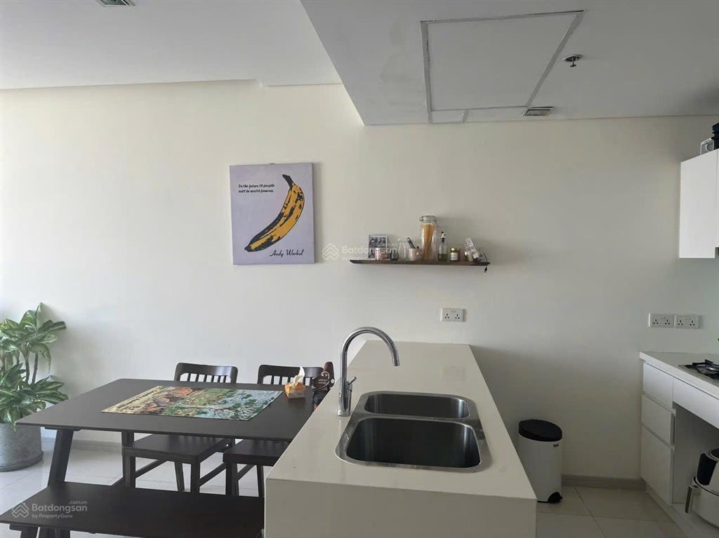 Bán căn hộ 1 phòng ngủ, layout đẹp có ban công rộng