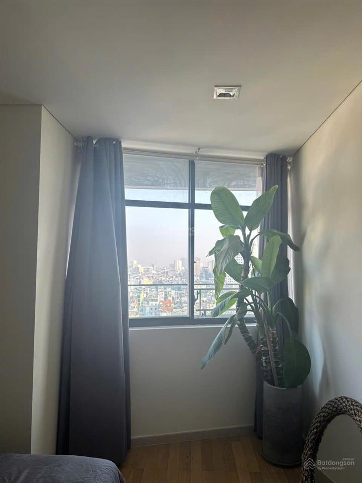 Bán căn hộ 1 phòng ngủ, layout đẹp có ban công rộng