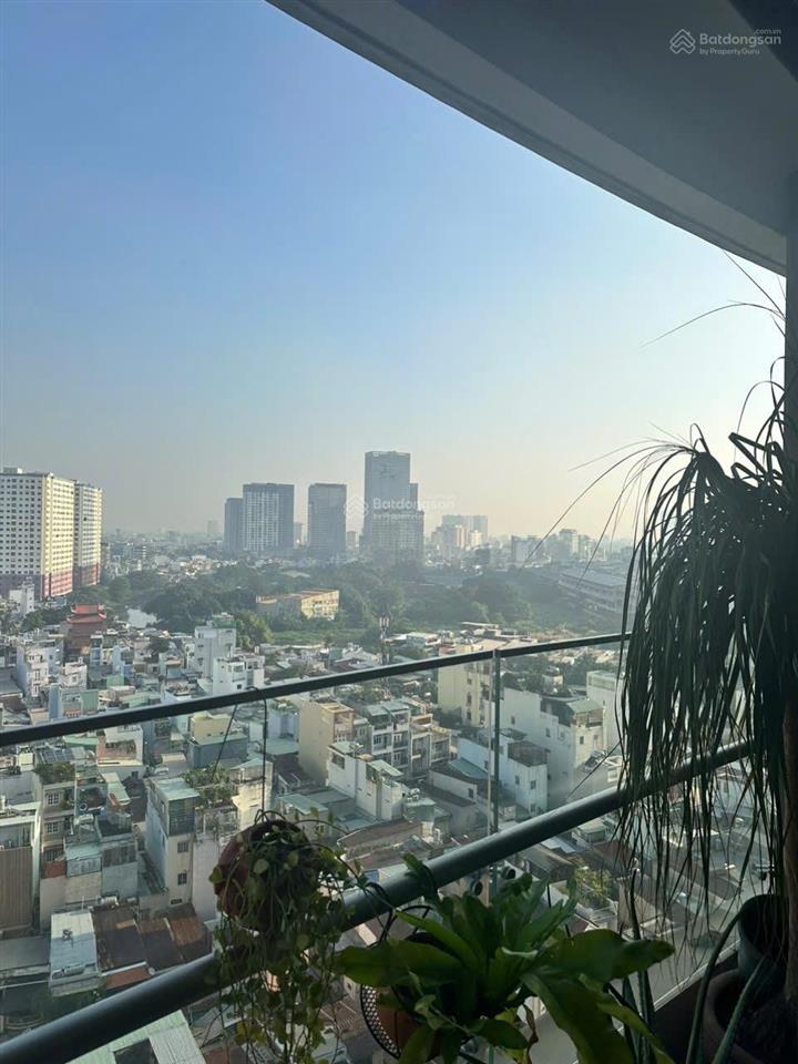 Bán căn hộ 1 phòng ngủ, layout đẹp có ban công rộng