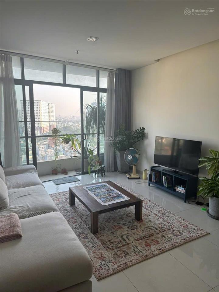 Bán căn hộ 1 phòng ngủ, layout đẹp có ban công rộng