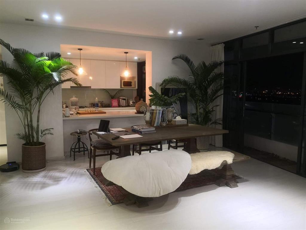 Cần bán căn hộ 3 phòng sửa thành 1 phòng, giá 18 tỷ, layout vuông
