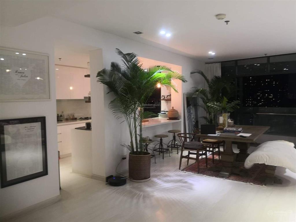 Cần bán căn hộ 3 phòng sửa thành 1 phòng, giá 18 tỷ, layout vuông