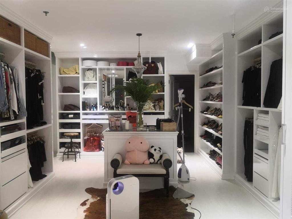 Cần bán căn hộ 3 phòng sửa thành 1 phòng, giá 18 tỷ, layout vuông