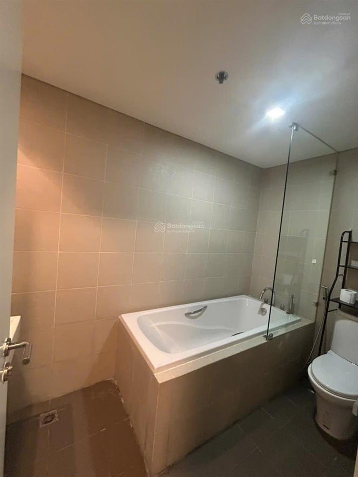 Cần bán căn hộ 3 phòng giai đoạn 1, đã có sổ, giá 16 tỷ, layout đẹp view hồ bơi và q1