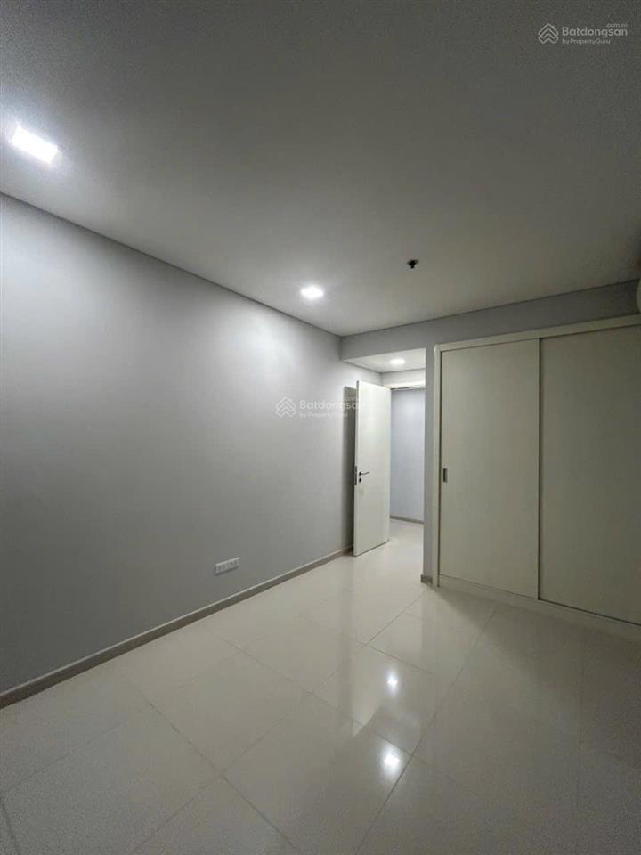 Cần bán căn hộ 3 phòng giai đoạn 1, đã có sổ, giá 16 tỷ, layout đẹp view hồ bơi và q1