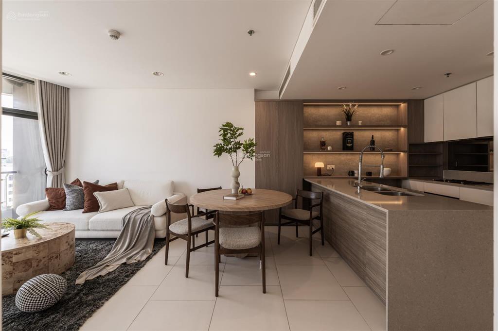 Bán căn hộ 1 phòng ngủ, layout đẹp có ban công rộng view q1