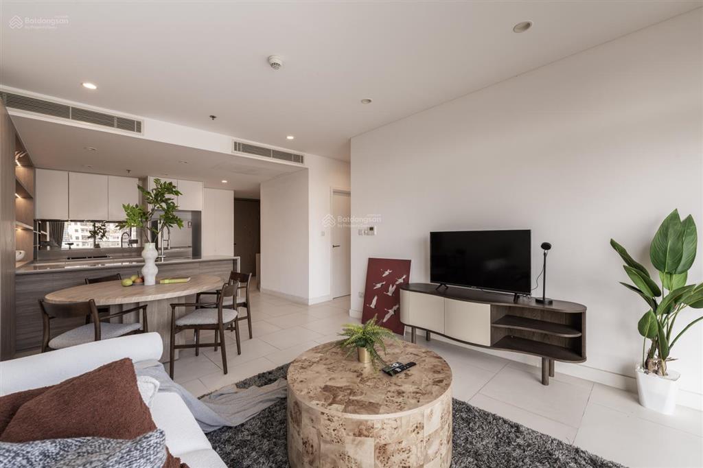 Bán căn hộ 1 phòng ngủ, layout đẹp có ban công rộng view q1