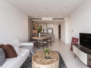 Bán căn hộ 1 phòng ngủ, layout đẹp có ban công rộng view q1
