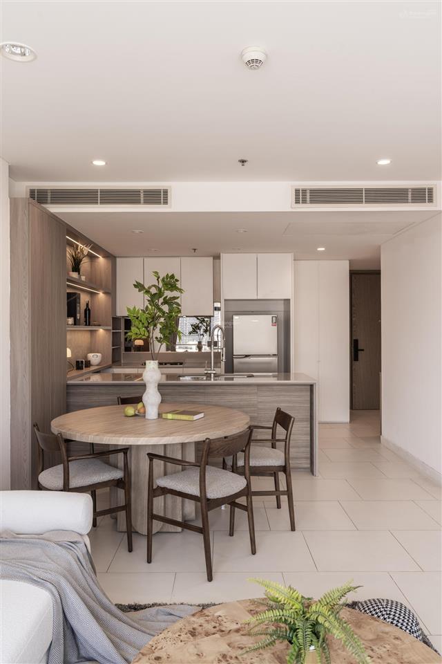 Bán căn hộ 1 phòng ngủ, layout đẹp có ban công rộng view q1