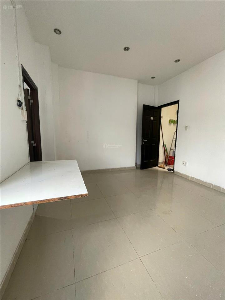Phòng 20m2, sẵn máy lạnh đường số 7 linh trung.