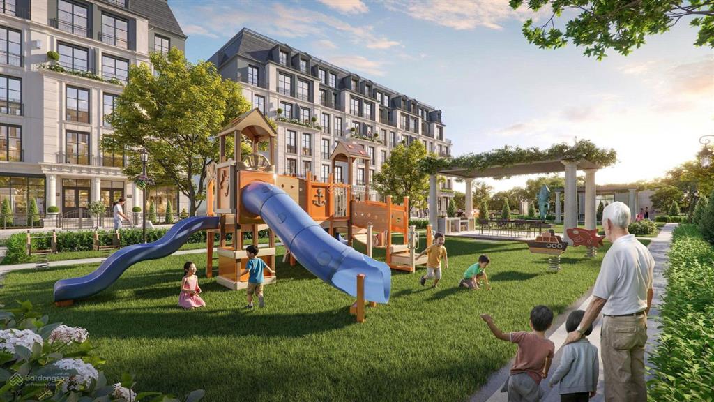 Bán nhà phố nội đô mặt hồ linh đàm có hầm xe riêng, gần 1000m2 sàn sử dụng, không vướng quy hoạch