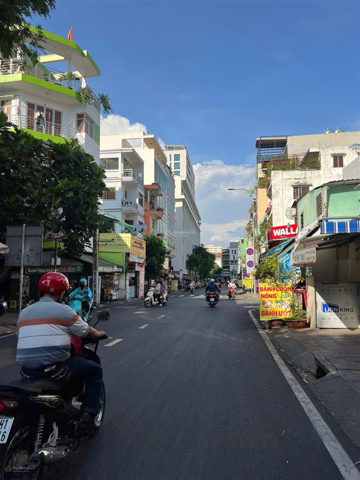 Giá sốc 33 tỷ! nhà mt đào duy từ  đối diện đh kinh tế  111,09m2 4 tầng có thang máy