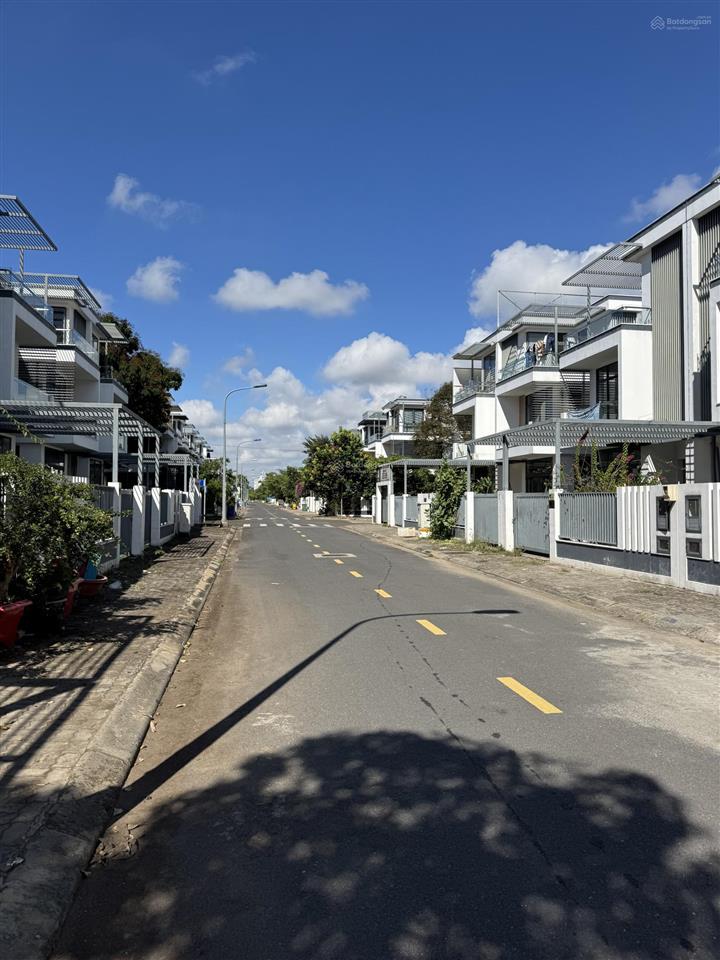 Nhà biệt thự đông tăng long tp hcm