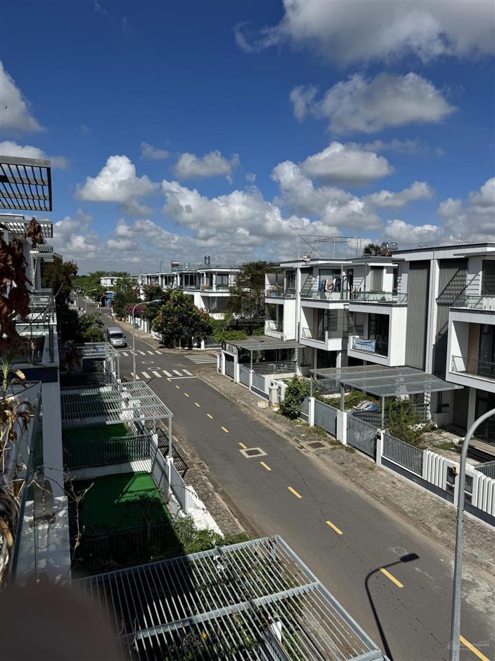 Nhà biệt thự đông tăng long tp hcm