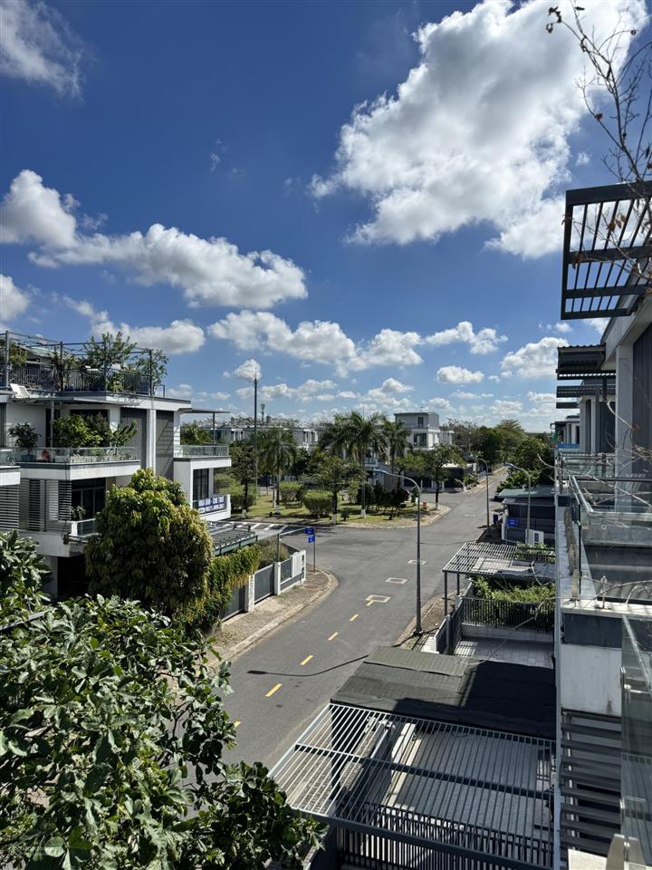 Nhà biệt thự đông tăng long tp hcm