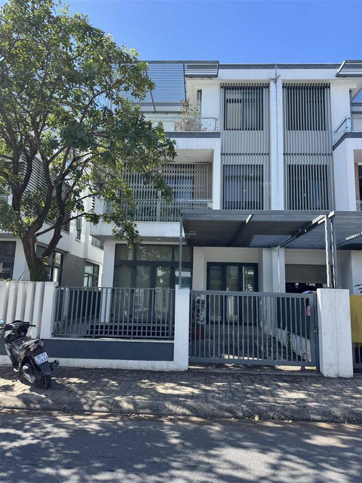 Nhà biệt thự đông tăng long tp hcm