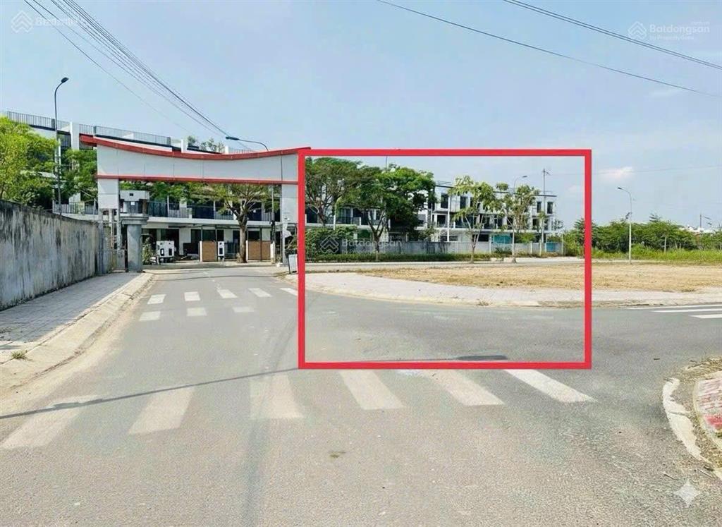 12 tỷ 500 / 273m2 chủ bán lô góc 3 mặt tiền tăng long garden