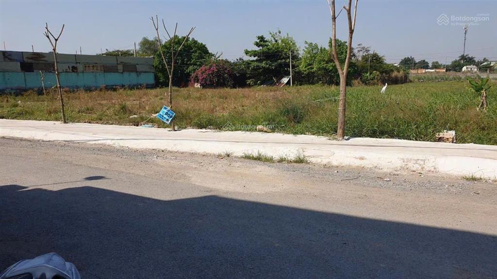 Cần bán đất mặt tiền xuân thới thượng 20