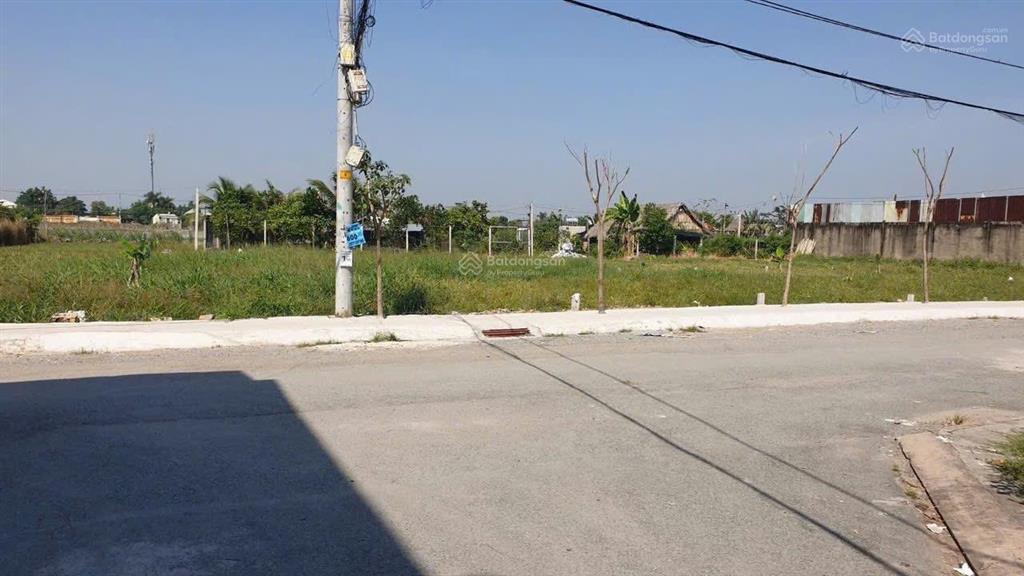 Cần bán đất mặt tiền xuân thới thượng 20