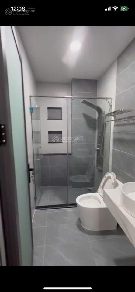 Bán nhà 4 lầu đường phan văn hớn cách trường chinh 200m