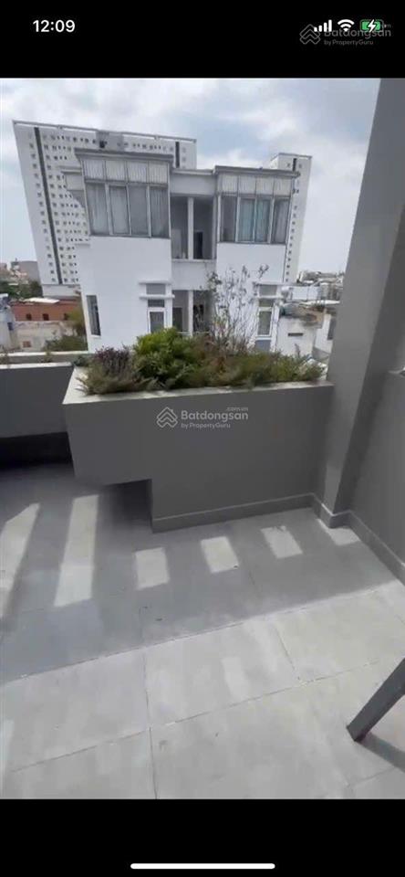 Bán nhà 4 lầu đường phan văn hớn cách trường chinh 200m