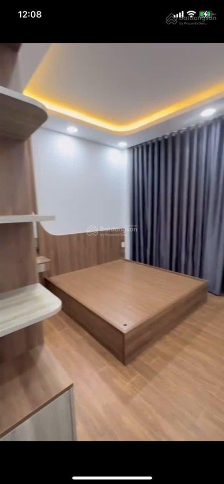 Bán nhà 4 lầu đường phan văn hớn cách trường chinh 200m