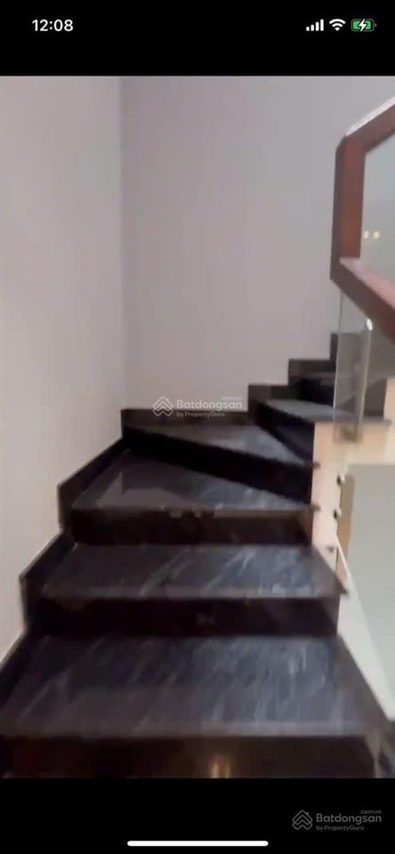 Bán nhà 4 lầu đường phan văn hớn cách trường chinh 200m