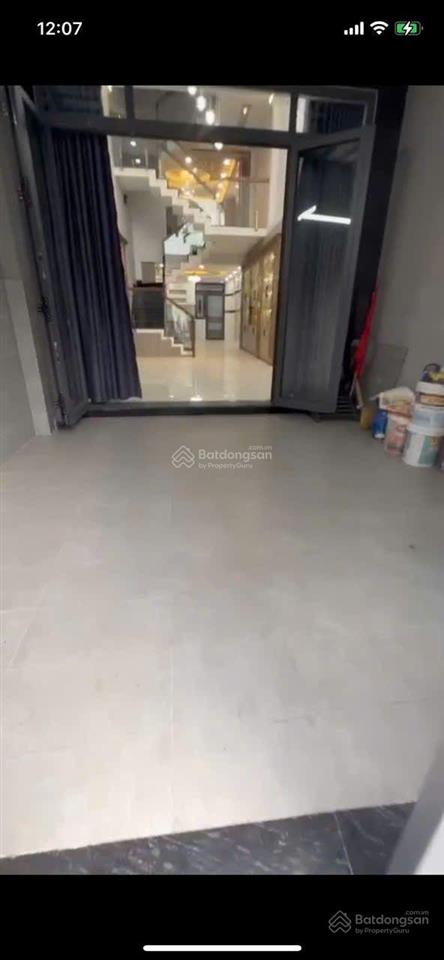 Bán nhà 4 lầu đường phan văn hớn cách trường chinh 200m