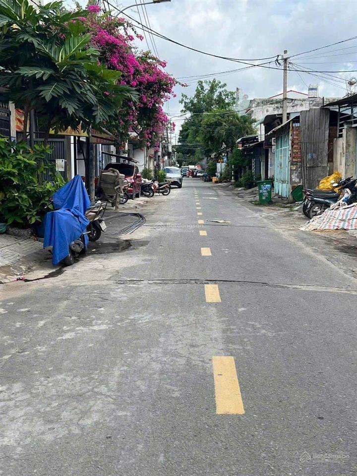 Đất mặt tiền đường nhựa giá bằng giá trong hẻm