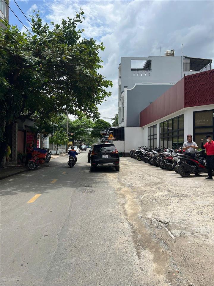 Đất mặt tiền đường nhựa giá bằng giá trong hẻm