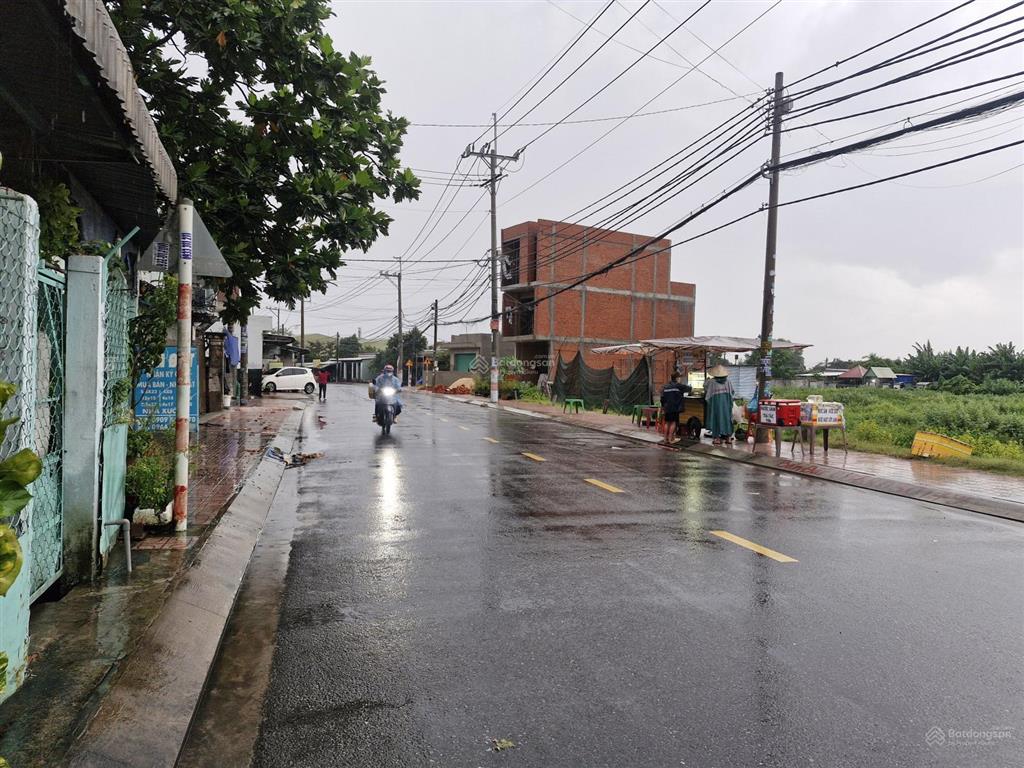Bán 420m2 đất full thổ cư mặt tiền đường nhựa