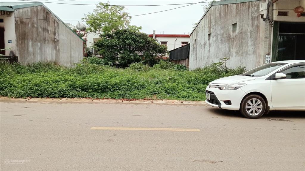 Bán lô đất view ôm trọn núi ba vì diện tích 355 m2 thổ cư 100 m2 mặt tiền 11,5 m, giá 3 tỷ 500 tr