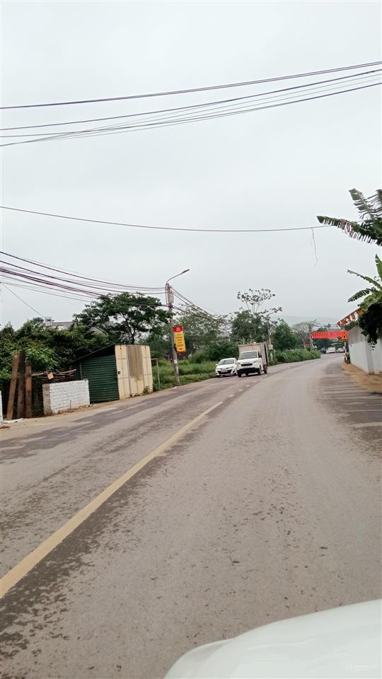 Bạn cấp lô đất trục chính ao vua xã suối hai, hà nội, diện tích 673 m, thổ cư 200 m,