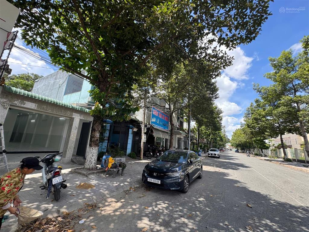 Chính chủ cho thuê mặt bằng văn phòng, kinh doanh 112m² cổng số 2 sân vận động đông hòa