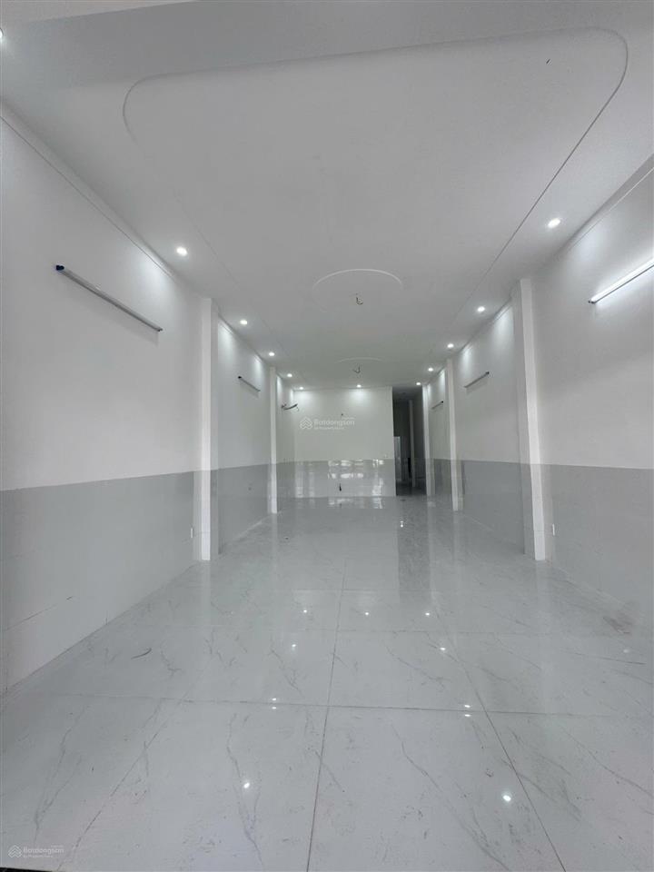 Chính chủ cho thuê mặt bằng văn phòng, kinh doanh 112m² cổng số 2 sân vận động đông hòa