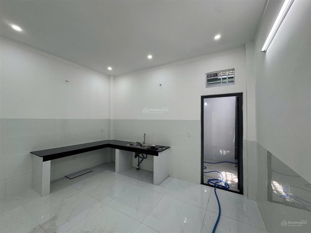 Chính chủ cho thuê mặt bằng văn phòng, kinh doanh 112m² cổng số 2 sân vận động đông hòa