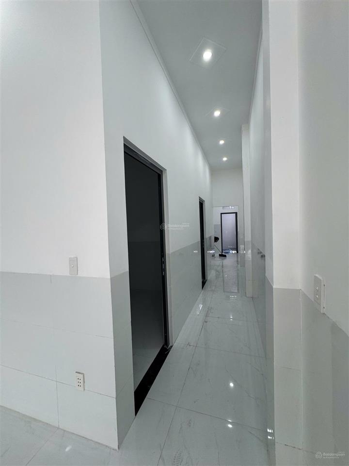 Chính chủ cho thuê mặt bằng văn phòng, kinh doanh 112m² cổng số 2 sân vận động đông hòa