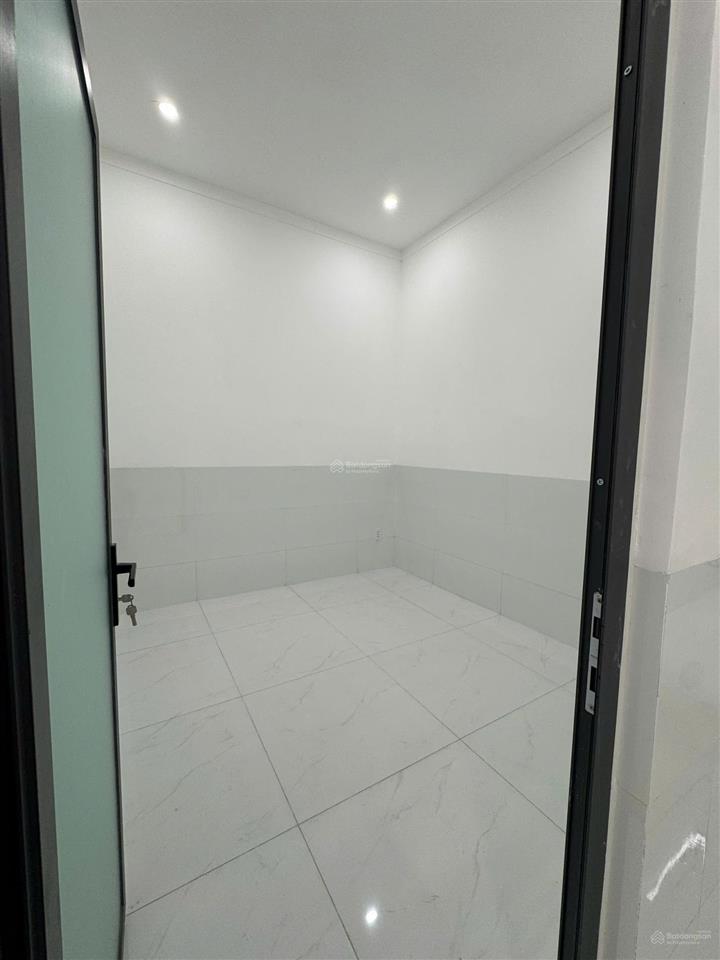 Chính chủ cho thuê mặt bằng văn phòng, kinh doanh 112m² cổng số 2 sân vận động đông hòa