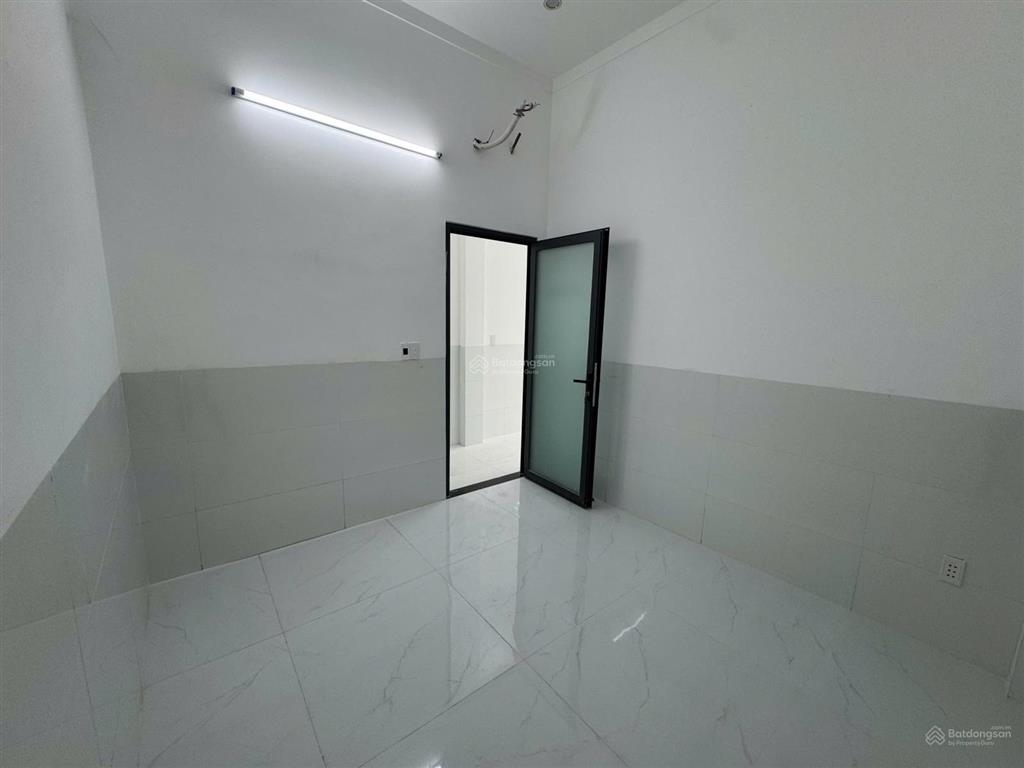 Chính chủ cho thuê mặt bằng văn phòng, kinh doanh 112m² cổng số 2 sân vận động đông hòa