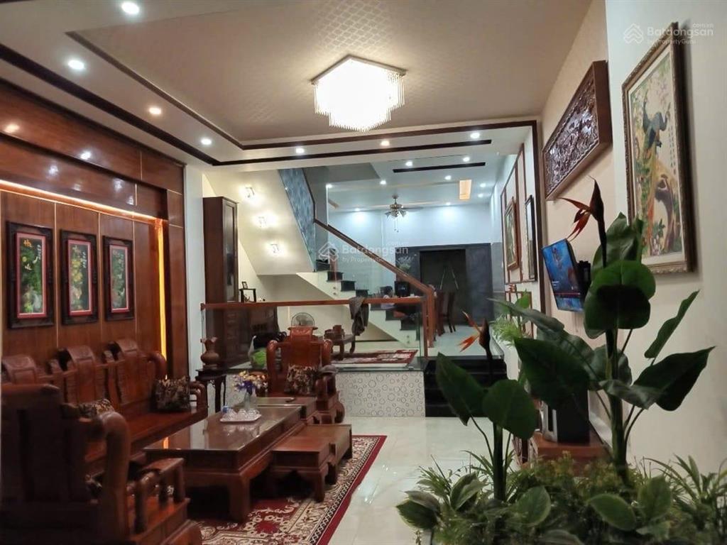 Nhà 3 tầng mặt tiền hiếm có dòng tiền đến 25tr/ tháng giá chỉ 7,6 tỷ