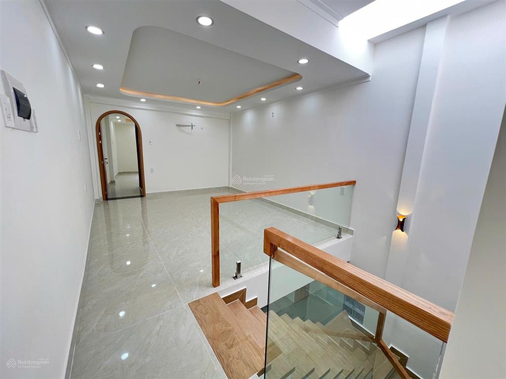 Nhà mới 283 htp cách chợ bến thành 3 km diện tích sàn 160m2  4x20 7,41 tỷ tl thiện chí bán