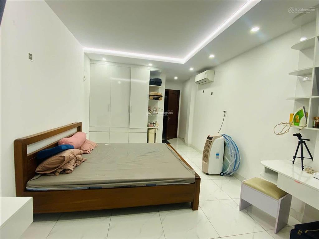 Lê lợi  hà đông 30m  5t  9.5 tỷ. trung tâm phố cổ  ô tô đỗ cửa  thang máy  khu dân trí