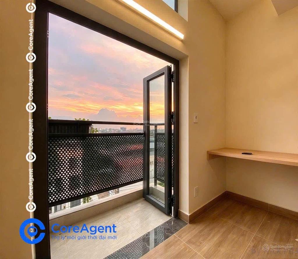 Căn phòng có gác đẹp giá rẻ ban công full nội thất gần ngã tư thủ đức, lê văn việt, fpt software